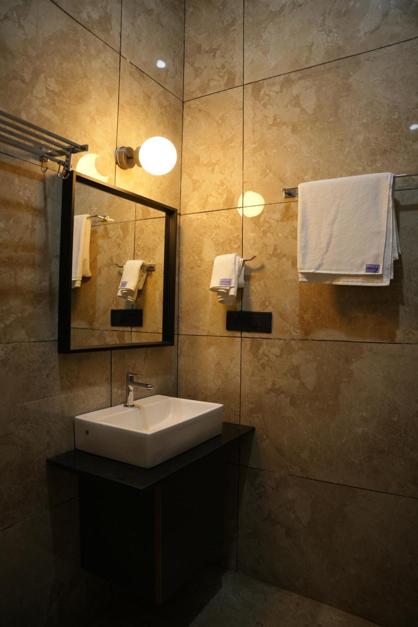 Hotel Sarvam Residency à Sagar  Extérieur photo